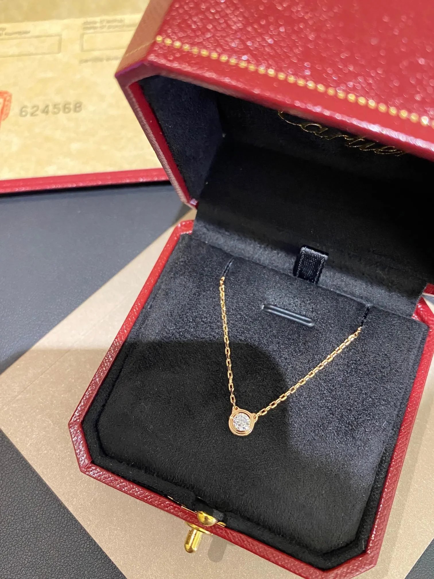 1 圆形镶钻项链 1 圆形镶钻项链