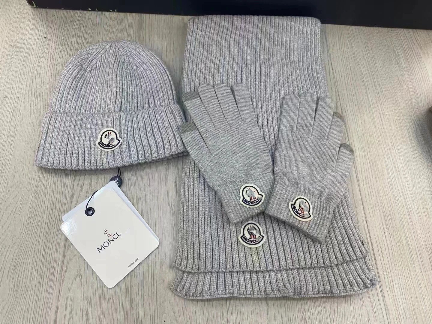 灰色 灰色