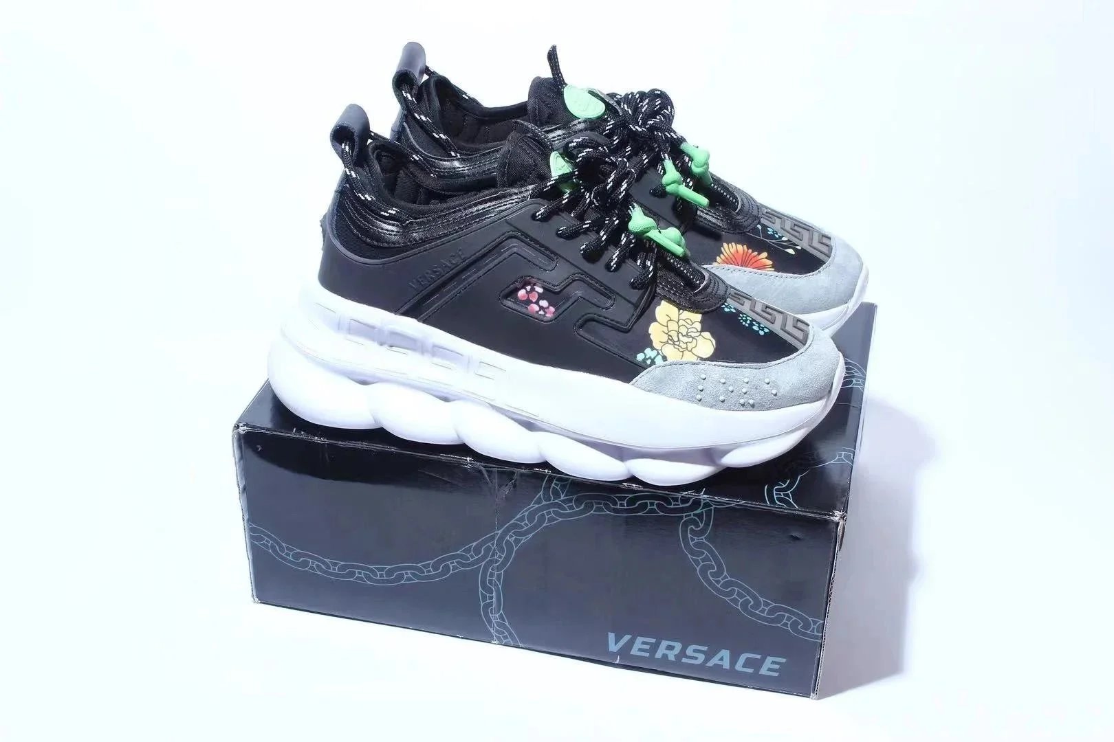 32 32