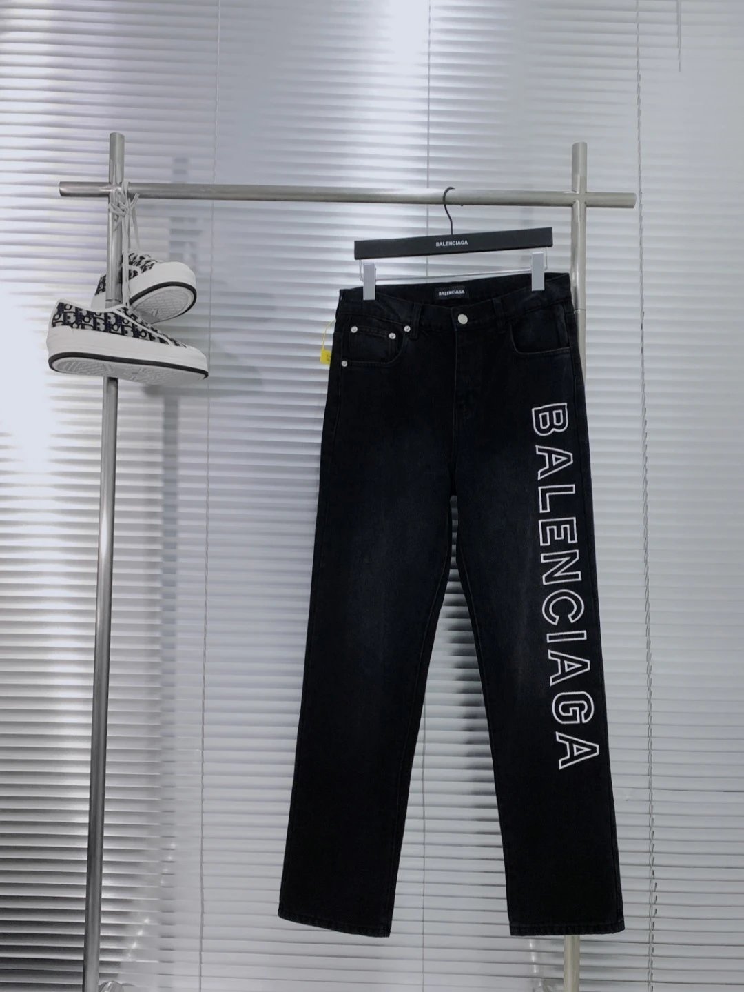 6 6