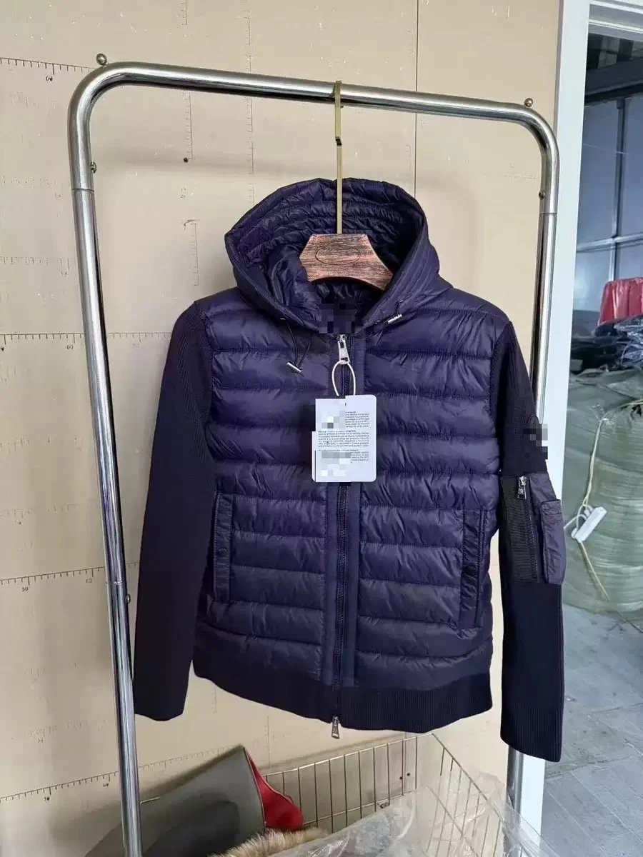 Moncler藏青色连帽