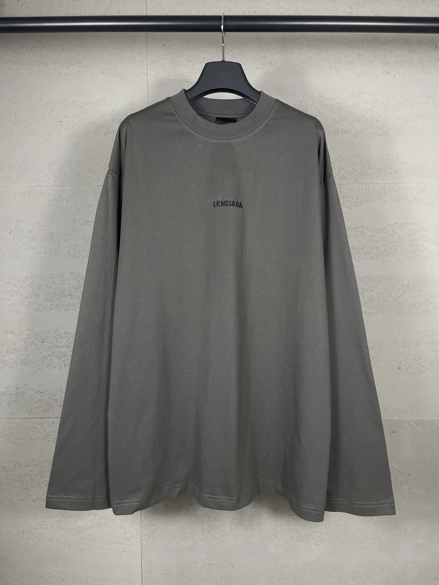 烟灰色