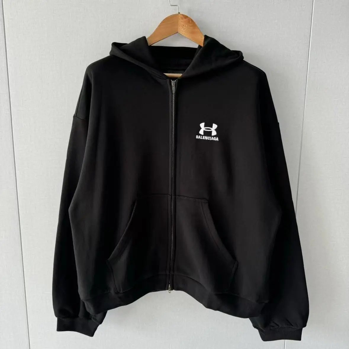 黑色