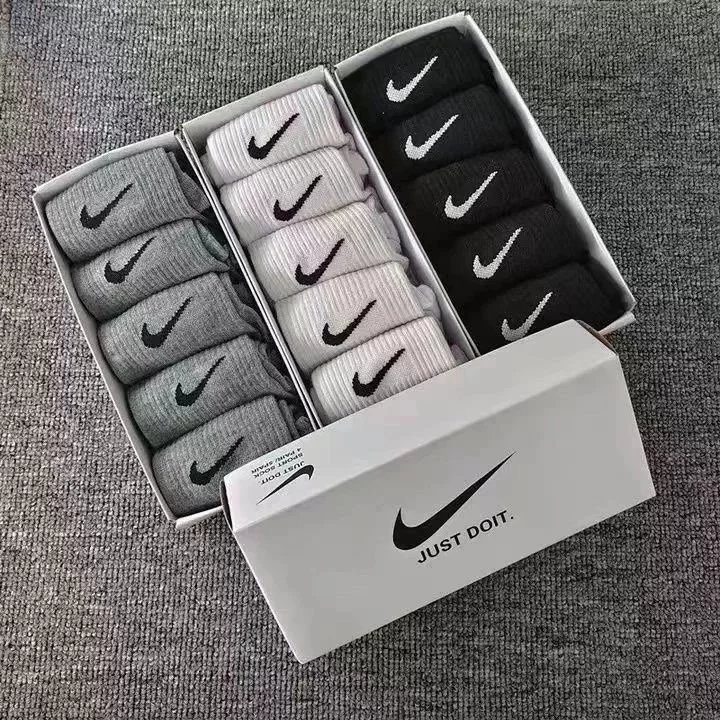 5双灰色中筒袜