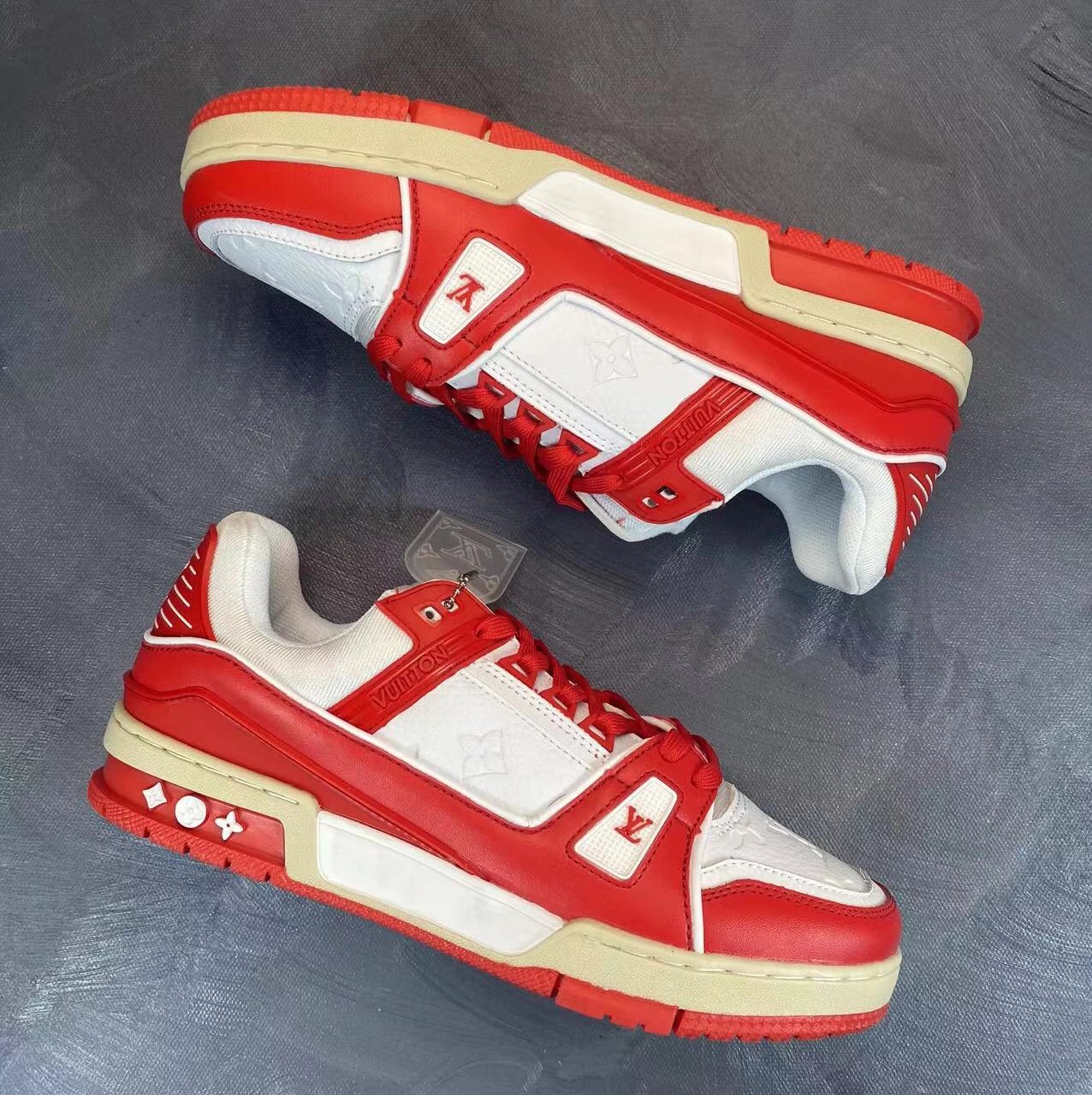 蓝黑红白 蓝黑红白