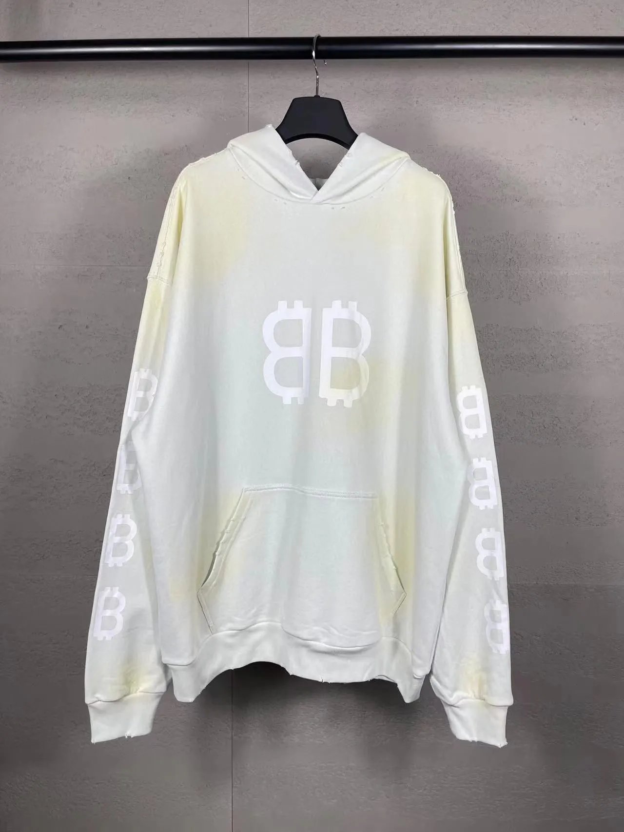 灰白色 灰白色