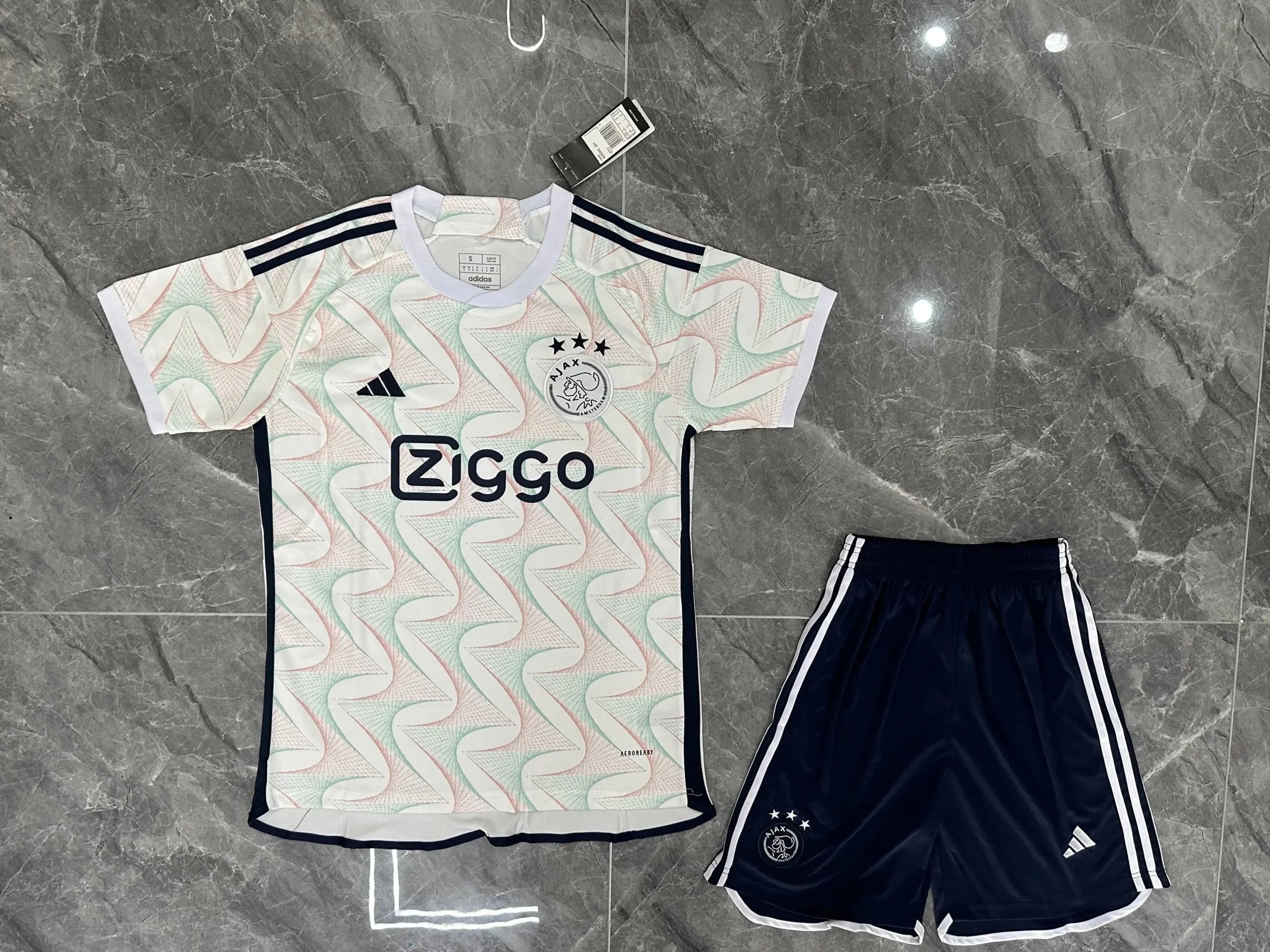 32 32
