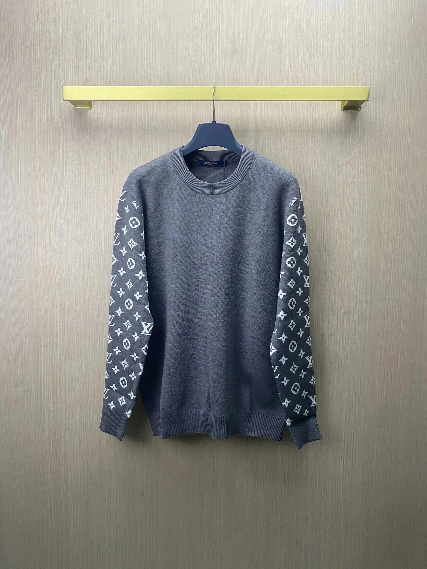 3 3